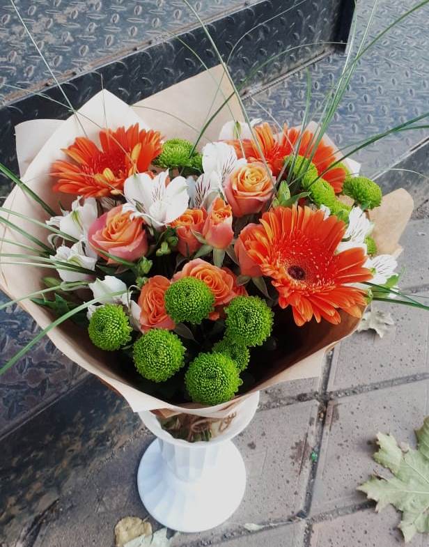 Букет цветов из: Герберы, Хризантемы, Альстромерии и Розы в Усть-Ордынске