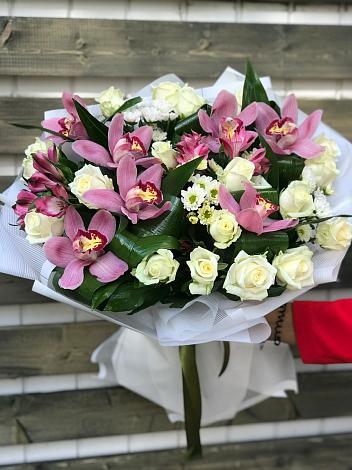 Букет цветов из: Розы и Хризантемы в Усть-Ордынске