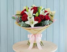 Букет цветов из:  Лилии и Розы в Усть-Ордынске