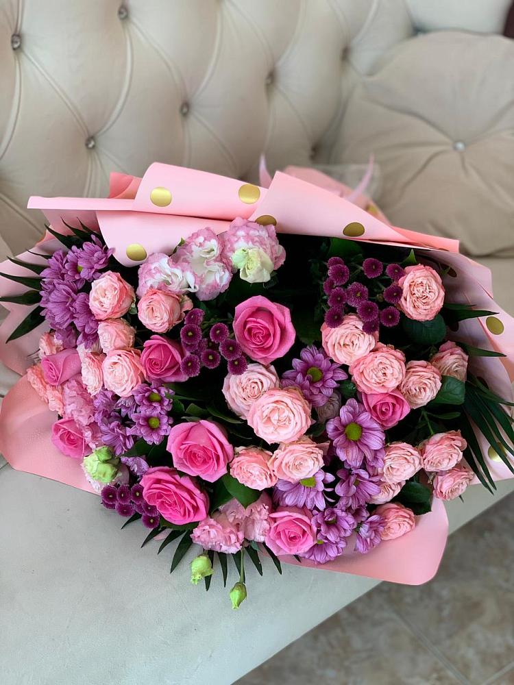 Букет цветов из: Хризантемы, Розы и Лизиантусы в Усть-Ордынске