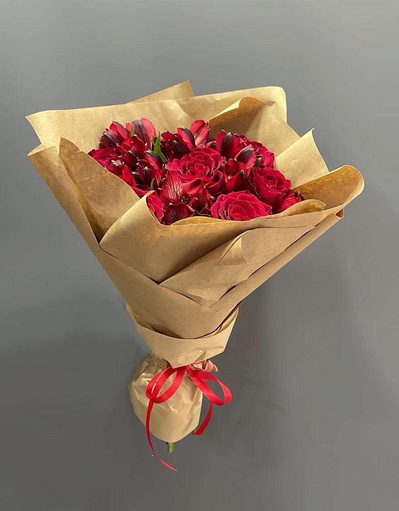 Букет цветов из: Альстромерии и Розы в Усть-Ордынске