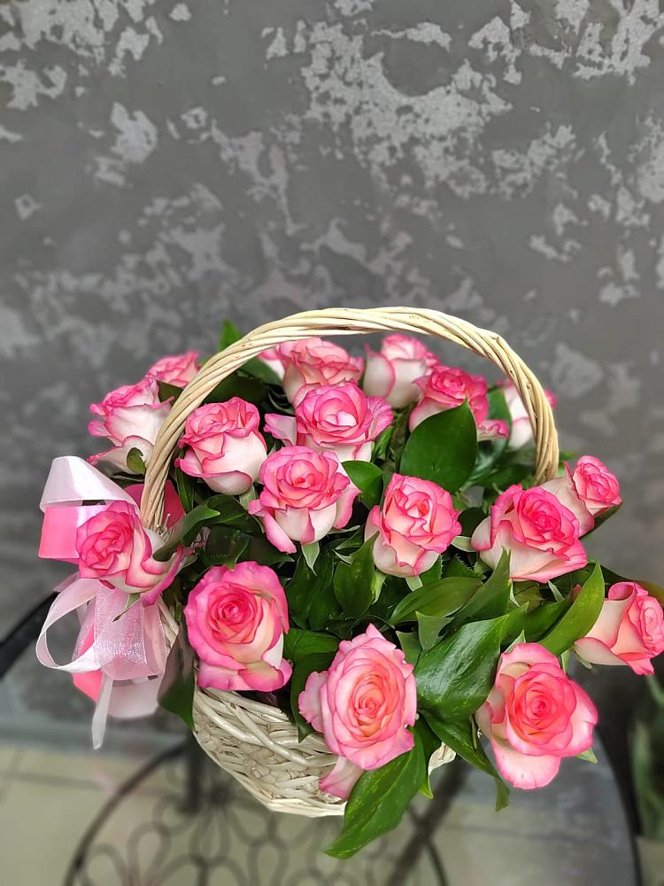 Цветочная композиция из Розы в корзине в Усть-Ордынске