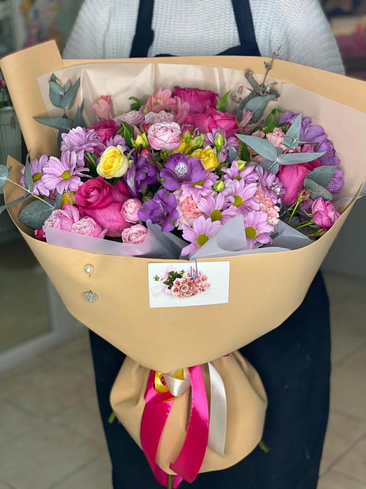 Букет цветов из: Хризантемы, Гвоздики и Альстромерии в Усть-Ордынске