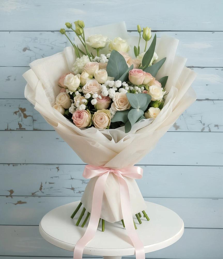 Букет цветов из: Розы и Лизиантусы в Усть-Ордынске