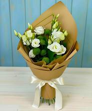 Букет цветов из:  Хризантемы и Лизиантусы #REPLACE_PRED# Усть-Ордынске