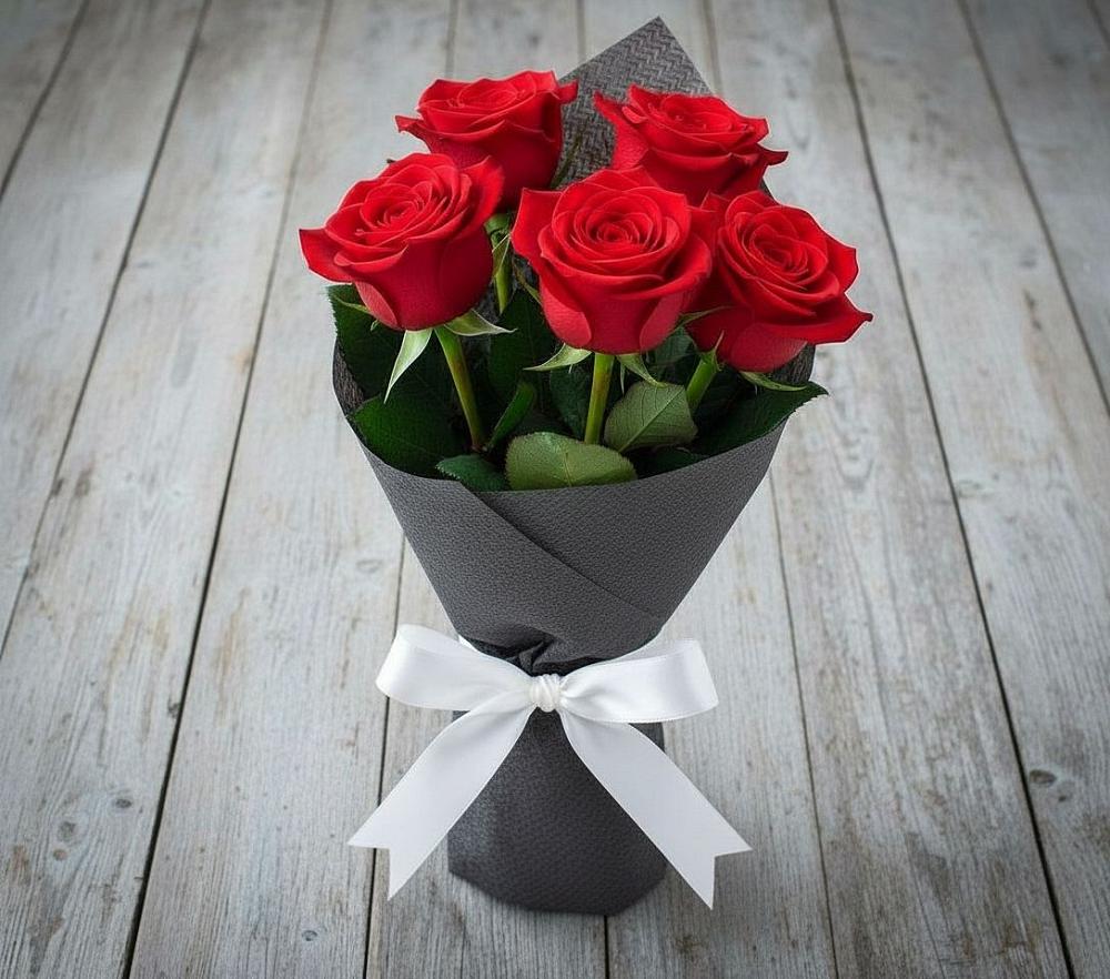Букет 5 Красных роз Эдлесс Лав в Усть-Ордынске