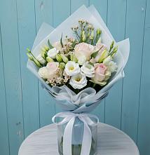 Букет цветов из:  Розы и Лизиантусы в Усть-Ордынске