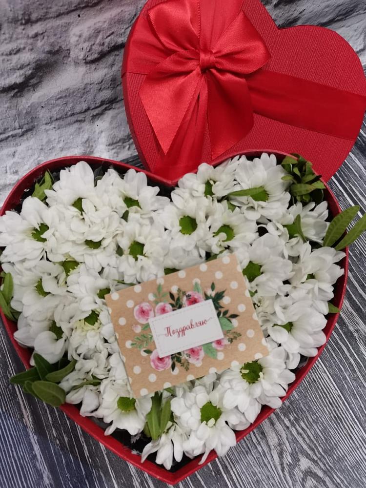 Цветочная композиция из Хризантемы в виде сердца в Усть-Ордынске