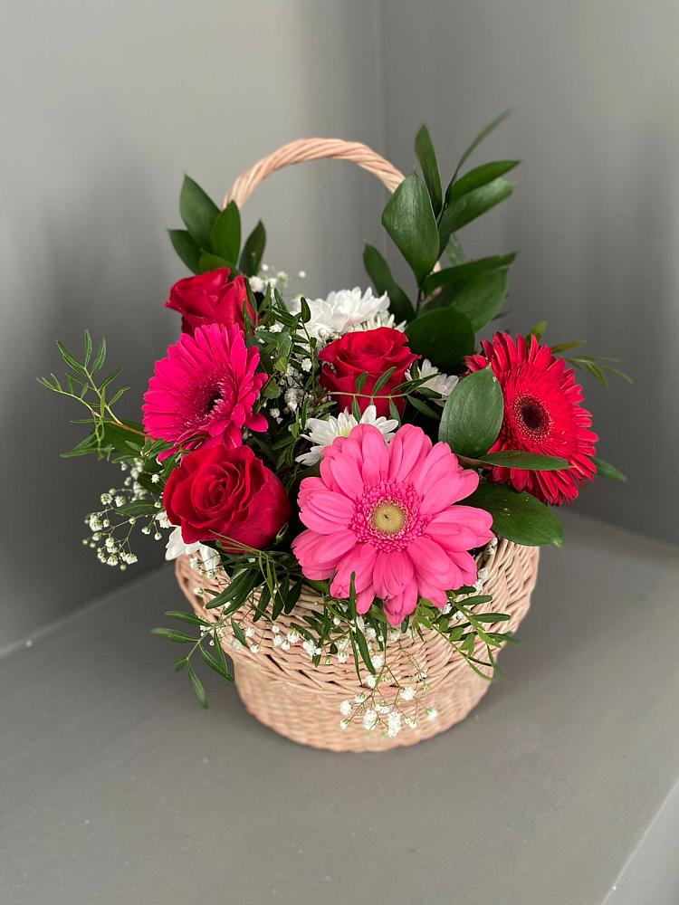 Цветочная композиция из Розы, Хризантемы и Герберы в корзине в Усть-Ордынске