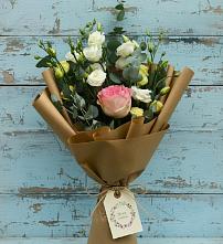 Букет цветов из:  Розы и Лизиантусы в Усть-Ордынске