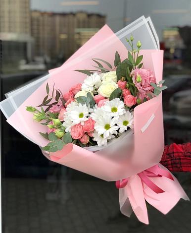 Букет цветов из: Розы, Лизиантусы и Хризантемы в Усть-Ордынске