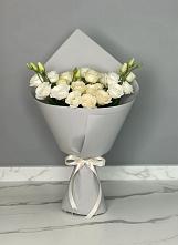 Букет цветов из:  Розы и Лизиантусы в Усть-Ордынске